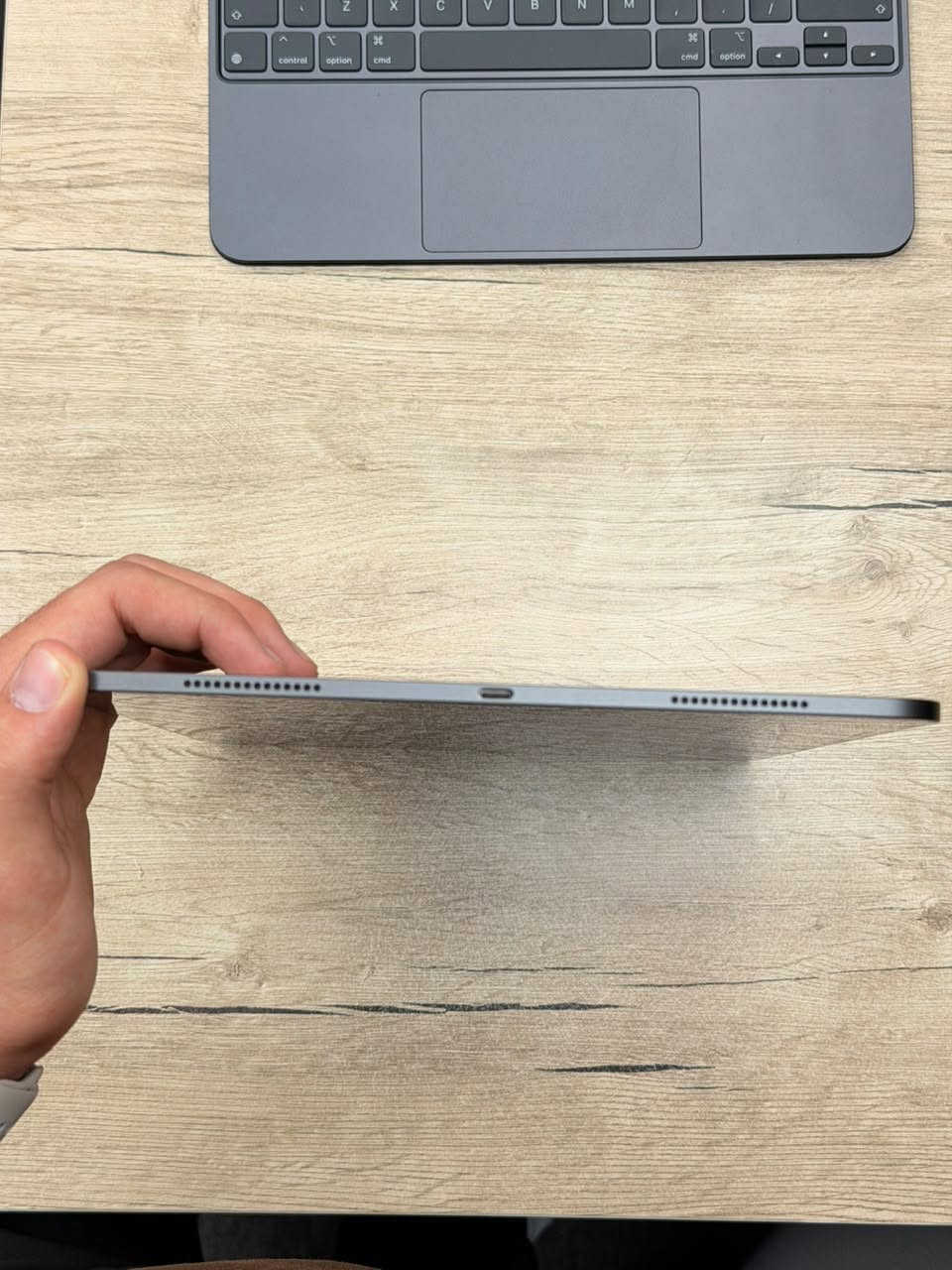 آيباد برو • ١٣ إنش • ماجك كيبورد