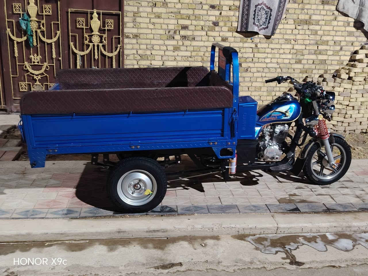 ستوته للبيع موديل 23 طالعه بال 25 دراجه مقفوله كفاله عامه مكان الحمزه الشرقي والسعر خاص هذا الرقم التواصل ***********

نص مكتوب في الصور:
- HONOR X9c