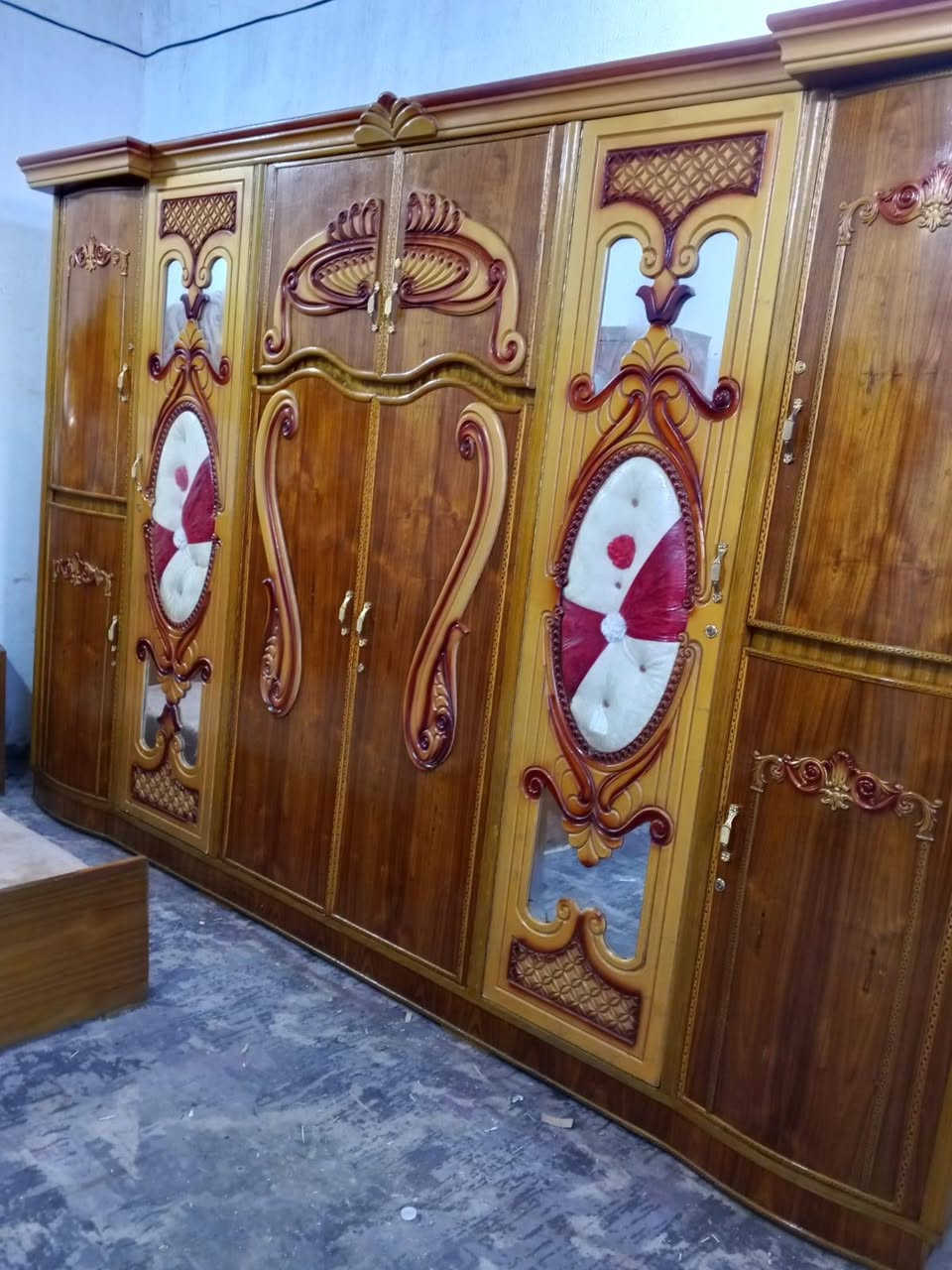 غرفه اخشاب • نضيفه • ست أبواب