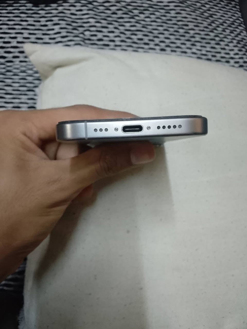 15 برو فقط نضيف ١٠٠/١٠٠ ماستر شرق أوسط هو وكارتونه بطاريه ٨٩🔋 ذاكره ٢٥٦ واتر بروف نضيف مستعجل ع بيعته مكان بغداد تواصل *********** السعر ٨٥٠ ❤️❤️
