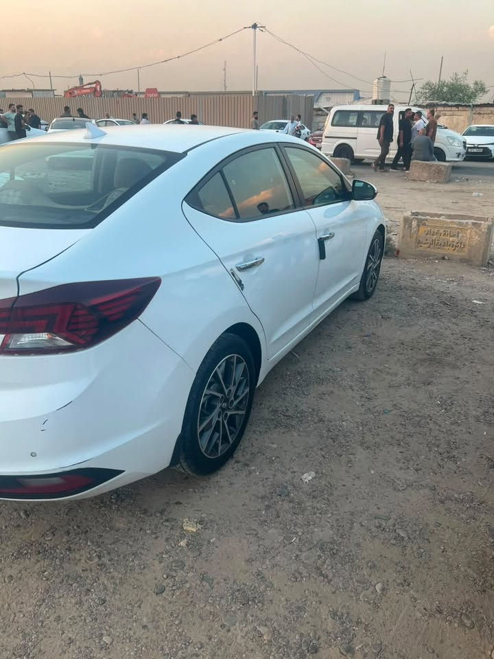 ماشيه 160 الف كم
بيها شويه صبغ مأشر بالصور 
كير محرك كله كفاله 
السعر 148 وبيها مجال 
مكاني بغداد الدوره 
***********
