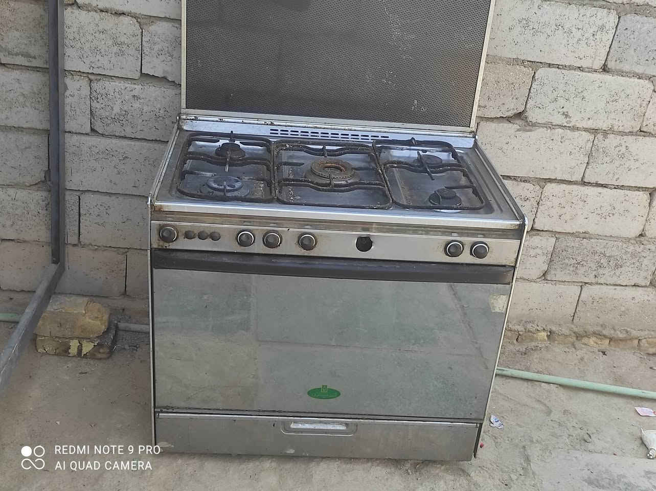 طباخ كريازي شغال على الفحص سعره 130وبيه مجال مكانه الديوانية مركز رقم هاتف***********
