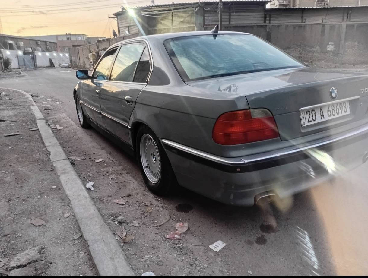 خفاش 740 معروفه مواصفات الخفاش السياره مال جناي جاهزه من كلشي حداده تبريد تخم تاير لايت زنون . محدث الفين رقم جديد بأسمي رايده 90 وبيه مجال 
***********
