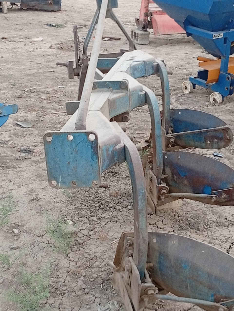 السلام عليكم فدان جوندير ابو الطير مستعمل نظيف للبيع المكان الصويرة لاستفسار اتصل ***********
