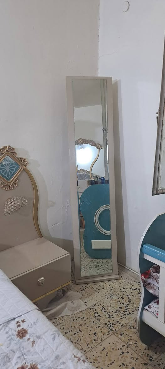 السلام عليكم
غرفه تركيه مستخدمه ٨ قطع 
كلشي موضح بالفيديو والصور 
سعره ٣٥٠ الف وبيه مجال 
مكاني بغداد الشعب 
***********
