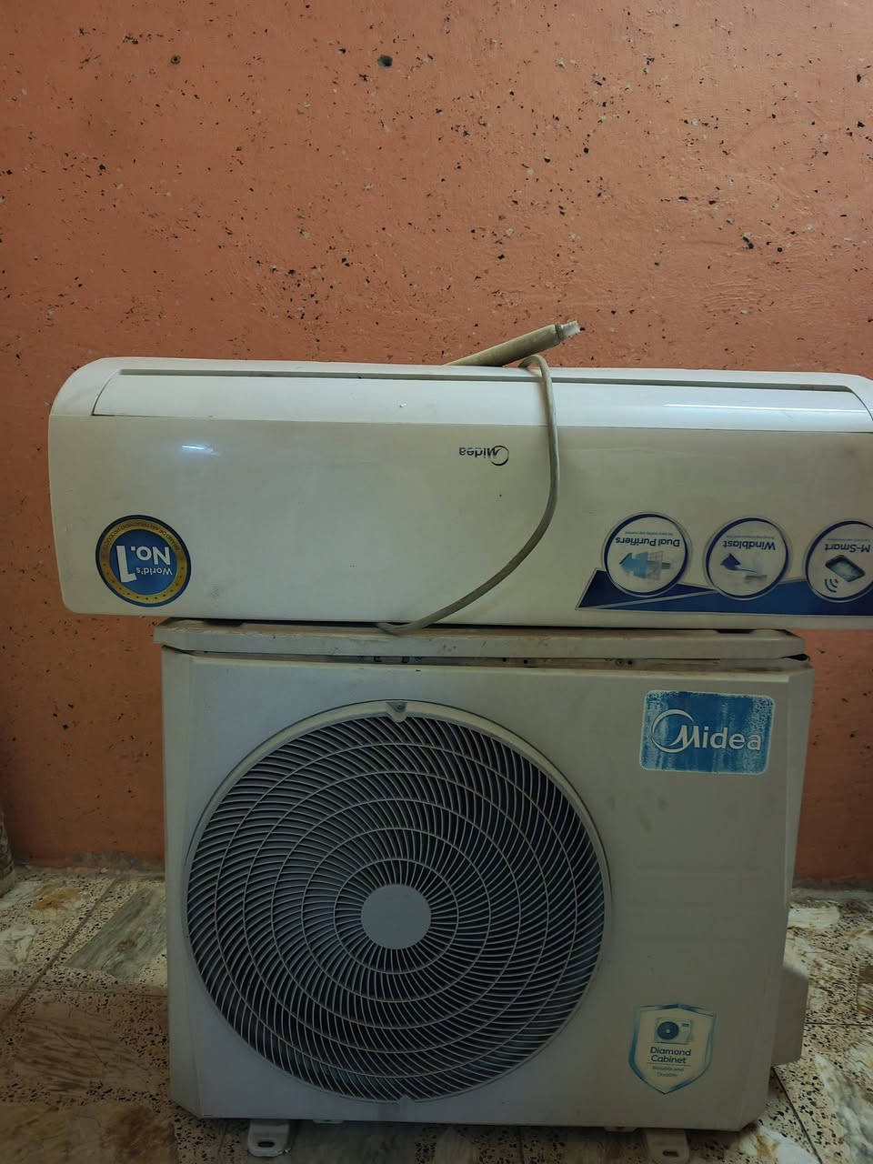 سلام عليكم سبلت للبيع عوزه كمبريسر وغاز فقط سعره 250الف رقمي  ***********
