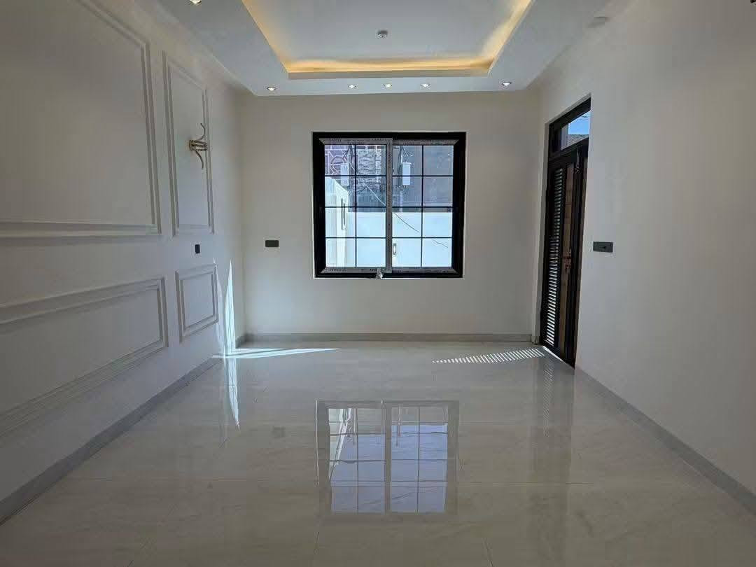 🏠 / دار للبيع مساحه ٢٠٠ م طابو صرف 

            واجهه ١٠ م / نزال ٢٠ م 

🧱 بناء حديث درجه أولى ( فارغ تسليم مباشر للمشتري )

الطابق الاول /  مطبخ . أستقبال . هول . غرفتين . مجمع صحيات . صحيات خارجيه 

الطابق الثاني / غرفتين . هول . صحيات 

🌏 الموقع / شارع ٨٠ قرب مسجد الرحمن

للأستفسار أكثر مراجعة مكتب 
#عقارات_أراضي_بابل_الخضراء للمقاولات العامه والتصاميم الهندسية 
شارع ٦٠ .. عمود ٣٠٠ .. مقابل أستدارة علي بقلي 
الشيخ حازم 
وسام محمد 
أبو حيدر / *********** حلة, بابل
