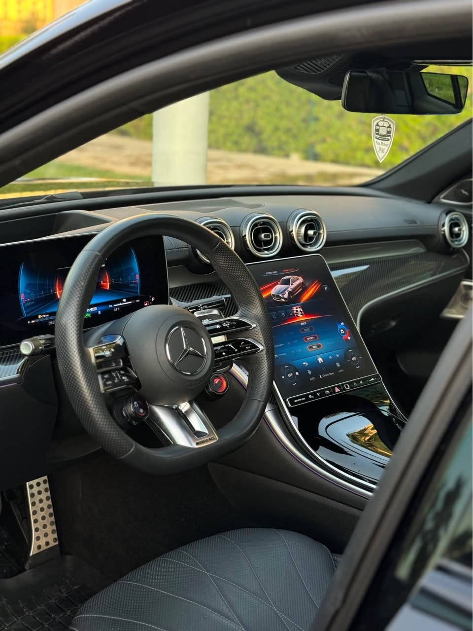 السلام عليكم الغوالي
من القطع النوادر للبيع 
2025 C63  S 
E PERFORMANCE AMG
اسرع 4 سلندر في العالم محرك بقوة 671 HP 
Hybrid 
تسارع مخيف من 0-100 باعلى رقم 3.08 SEC. 
عزم 1020 نيوتن 🚀
السيارة هايبرد غنية عن تعريف بالمواصفات وراح اذكر قسم يميزها :
- All wheel steering 
- Drift mood 🏎️💨
- Head up display 
- Carbon fiber interior 
- Night package
- Panoramic sunroof
- نظام عادم AMG PERFORMANCE 
السيارة معروضة في اربيل مع امكانية ترقيم السيارة اربيل او بغداد حسب رغبة المشتري .
السيارة مو c300 او c43 نهائياً
اختلاف جذري عنها بالحجم والسرعة 
بجم اعرض واطول ووزن اعلى وثبات اكثر وانظمة متطورة اكثر 

وارد امريكي ضرر خارجي نصف الجاملغ صبغ فقط وتم تبديل بنيد السيارة وكالة
تصليح السيارة كاملاً وكالة لا دواخل لا شاصي وبدون اي ايرباك مكفول عاماً
ماشية 12 الف جديدة جداً
اخوان الي يحب يعرف تفاصيل اكثر ومهتم بهيج تحفة فنية وحاب يعرف مواصفات وشنو اختلافها يتصل على الرقم ويتدلل 
*********** بغداد, العراق
