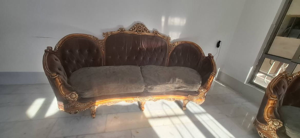 طقم قنفات مصري ١٢ مقعد
 النوع الثقيل جدا بحالة جيدة
العنوان :بغداد
الاستفسار: واتساب :***********
