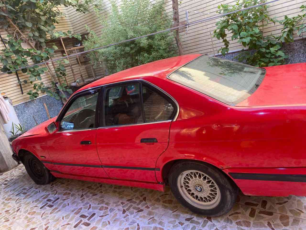 سلام عليكم بيئم للبيع سياره محوره مكينه (ثنين ونص ففيتي) سنويته( ساقطه ) يرادله شوي ترتيب سعره (33)
 وبي مجال مكانه البصره بني منصور قرب الامام احمد ابن علي  (عليه السلام)   رقم ***********
