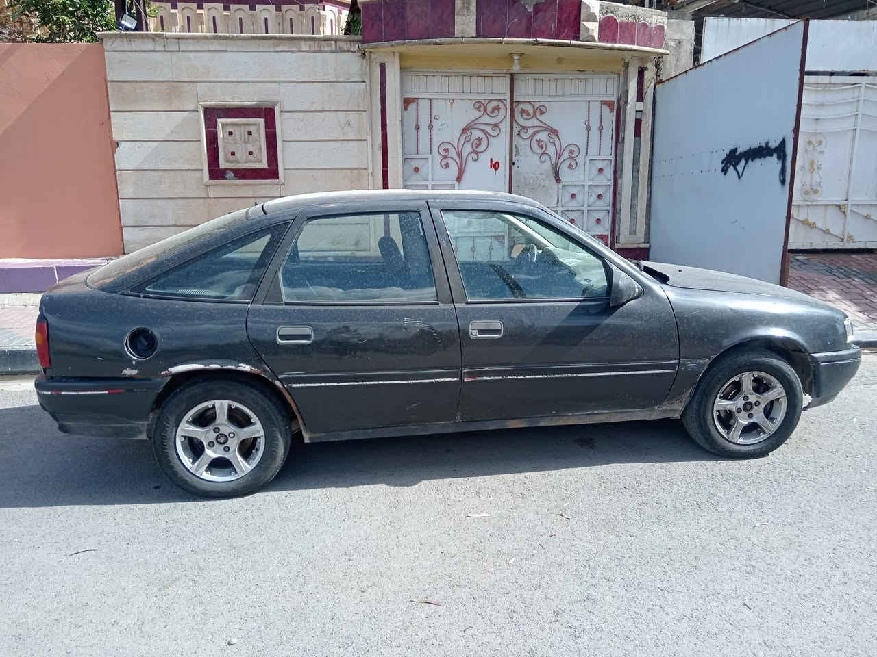 السلام عليكم
اوبل فكترا حجم ٢٠ مكينة وكير شرط لا صرف ولا نفخ السيارة جاهزة  ٤ تواير جدد باتري جديد شرط التحويل موديل ١٩٩١ سياره شرط لا دعم ولا گص ولا كلب السيارة جاهزة السعر ٢٠ الشراي يتصل عل الرقم *********** مكان السيارة حمام العليل
