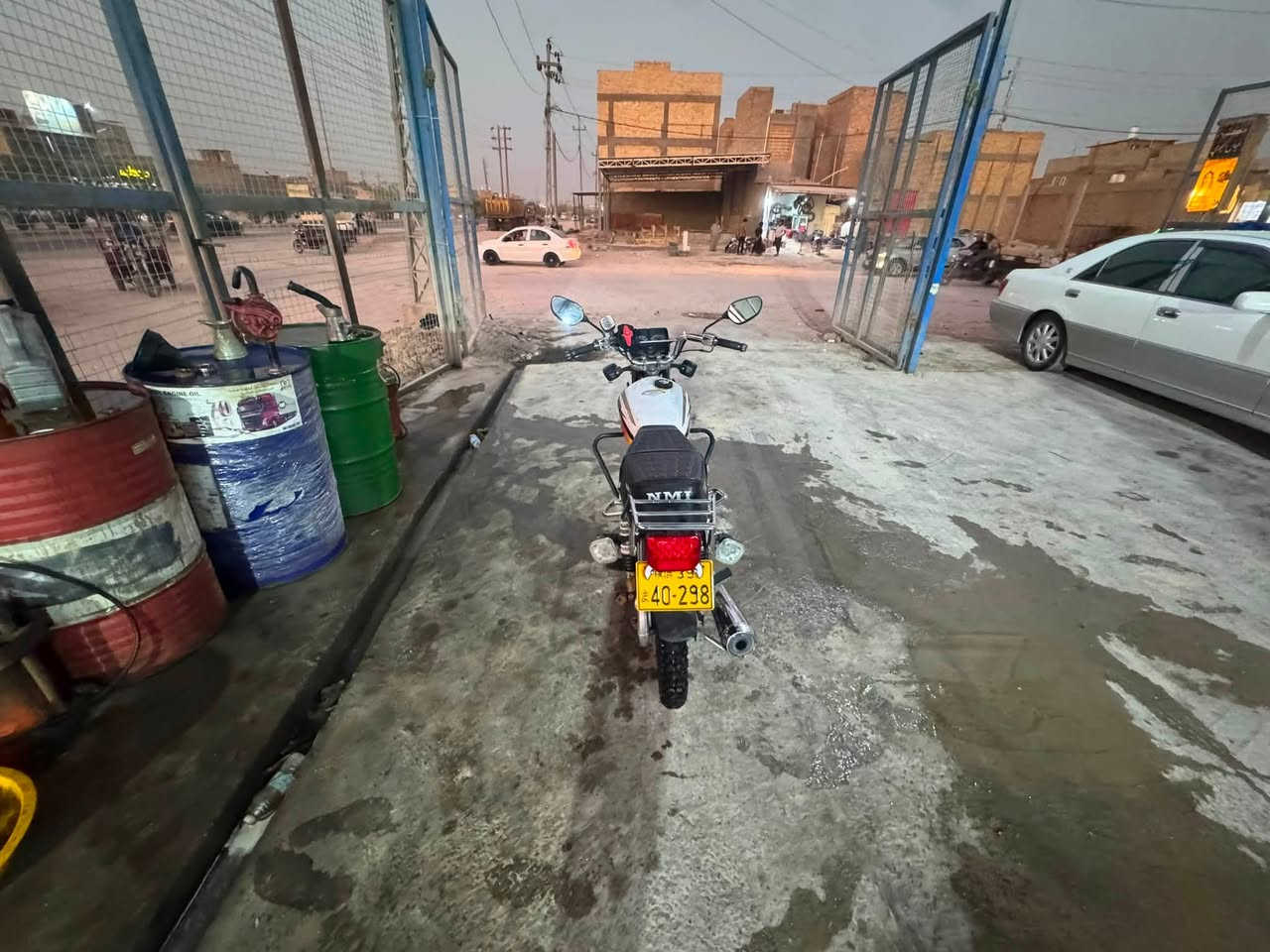 سلام عليكم دراجه أربعه كير اصولي وكيلها العرضي 
مديل الشاصي 19
المحرك مديل 22 المحرك مفتوح تجفيت عام 
غراض الدراجه كلها 26تعمير على يدي شغل جناي 
السعر خاص 
الرقم ***********بس اتصال 
موجود على الفيس
