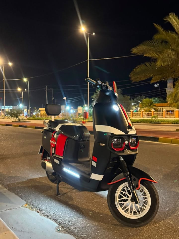 دراجه شحن ريان ام عيون (للبيع) في البصرة استعمال جدا قليل المواصفات:
1-ملف 1200 حقيقي

2-ست بطاريات كبير مسطره
3- نضام قيادة ذاتية مثبت سرعة 
4- حساسات جانبية وخلفية مانع للسرقة 

5- السرعة 60 حقيقي

6- توصل مسافه 50 كيلومتر حقيقي او اكثر حسب الوزن 

7- ثلاث نمر 1-2-3

8- جك جانبي +رئيسي

9- سويجين +بصمتين تشغيل عن بعد

10-اللون اسود طافي⬛

11- مساحة تخزين جوةَ الكشن

12- الشاحنه اصليه من الشركه

السعر 950 وبيها مجال للتواصل على الرقم (***********) فقط الشراي يتواصل واتساب رجاءا العنوان البصرة  سفوان
