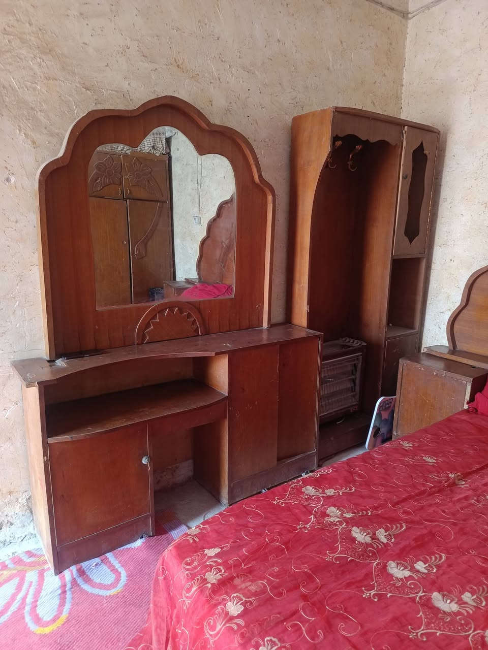 سلام عليكم الغرفه للبيع سعره 250 الف وبيه مجال الطيبين مستعجل على بيعته ماعندي توصيل عنواني بغداد سبع أقصور شارع أبو علي الشراي يخابر متواجد ماسنجر خاص وتساب او تصال *********** وهاذه رقمي ثاني ‏‪***********‬‏ فقط تصال
