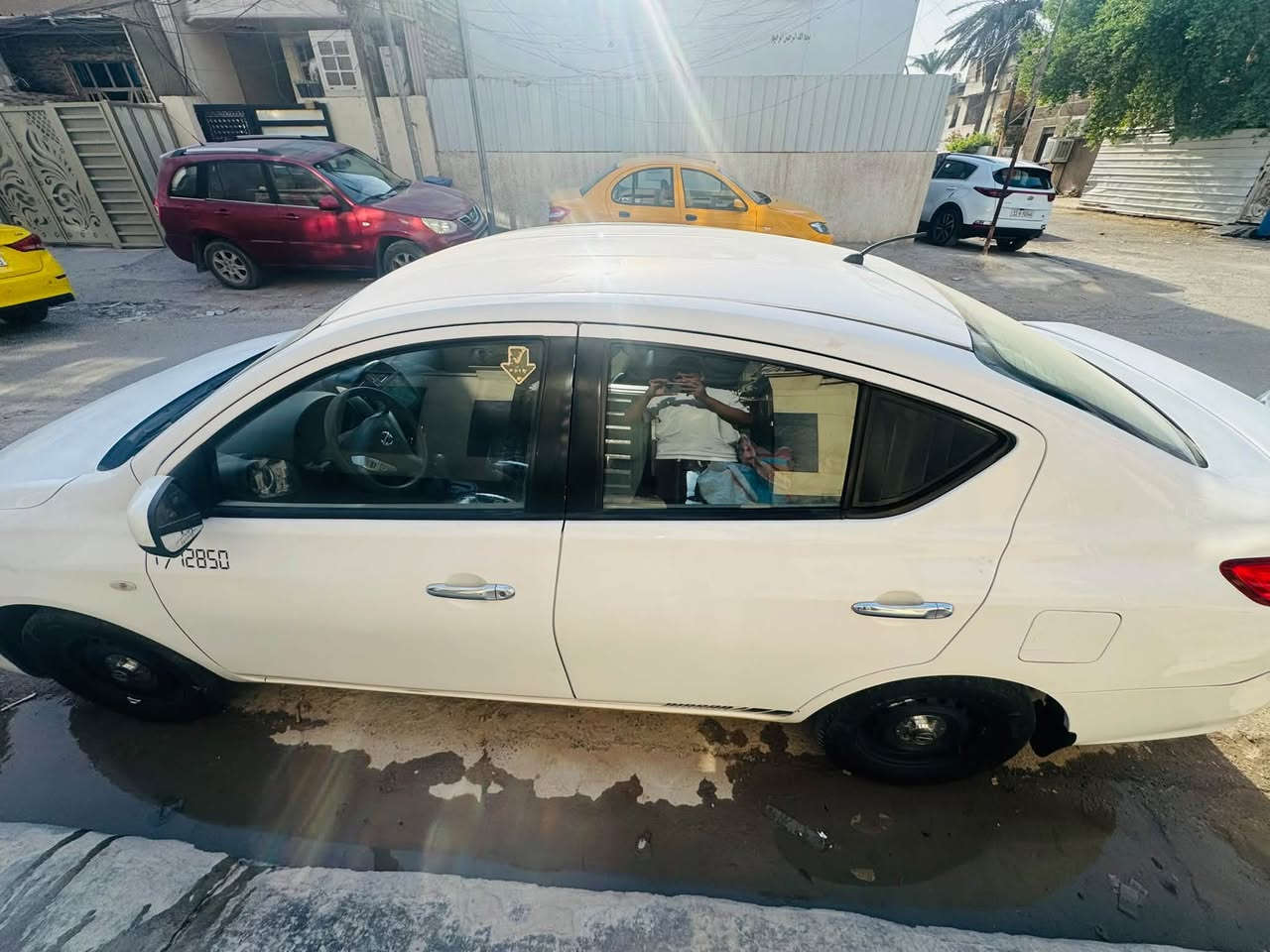 السلام عليكم 
نيسان سني هندي بليته زركة
2019 السيارة كفاله عامة من الصبغ 
بس بارد بسيط وملاحضات مال شارع تعال وشوف 
ماشيه 155 الف
دوشمة جديد 
عليهة ادامة كامله للمحرك 
دهن جديد 
كلشي جديد 
محرك وكير كفاله عامة من كلشي 
تبريد خير من الله كله جديد 
رقم بغداد القديم 
سعر 105 وبيهة مجال اذا شراي
***********
عنواني بغداد الامين الثانيه
