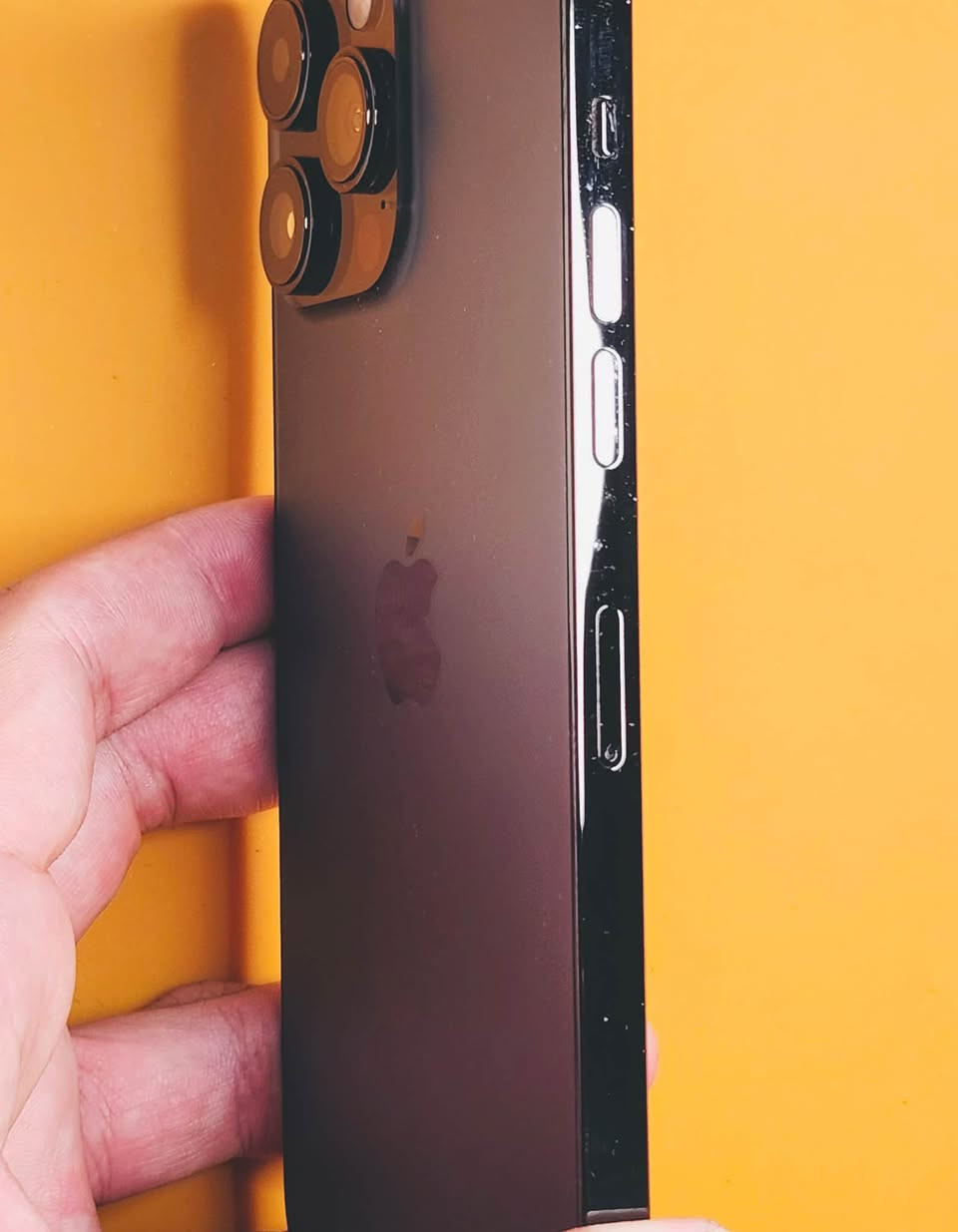 iPhone 14 Pro Max 
ذاكرة 128 GB 
بطارية 79% 

الجهاز امريكي نظافة 95% استخدام شخصي مكفول ما مبدل بي اي شي ولا مفتوح كلشي بي بلادي و اصلي من الشركة 
الجهاز وياه الباكيت مالته متطابق 100% كل المعلومات الموجودة مثل : 

* Serial Number
* IMEI
* Model Number
متطابق كُليًا بالتفصيل 

الجهاز راح يكون وياه باكيته الخاص و شاحنة ايضًا للي مهتم يتفضل علـى الواتساب من خلال الرقم : 

***********
