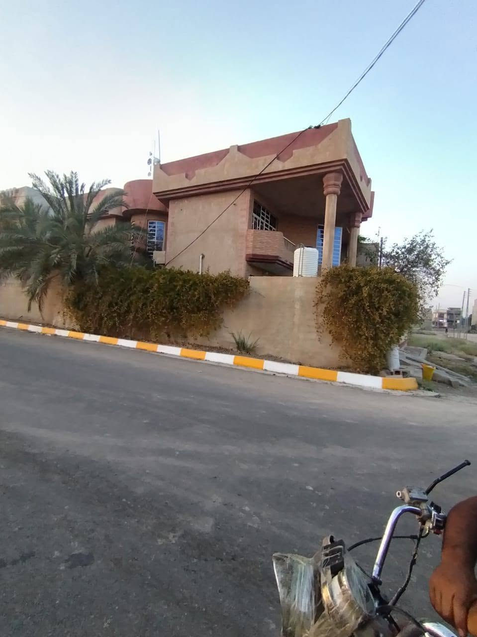 بيت للبيع طابو صرف باسمي ركن على شارع 30 
الموقع بعقوبه المركز منطقه ال١٤باب الدرب 

الخدمات كامله كلها ماء كهرباء مجاري تبليط

مساحه البيت ٢٥٠م نوع البناء طابوق الداخل ارضيه بورسلين مع الازاره كامل البيت ..تفاصيل والسعر على الرقم ***********
