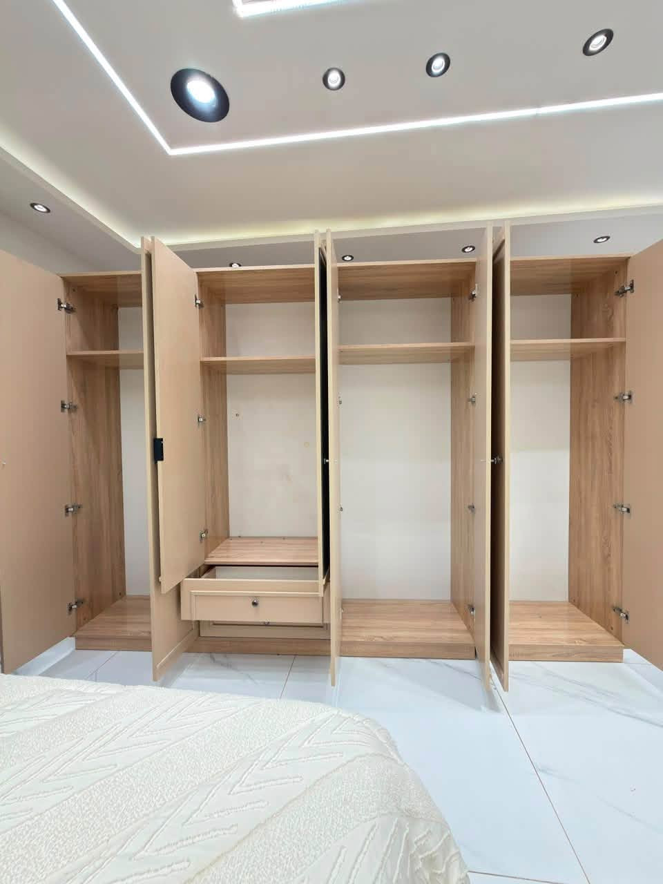 موديل همسة الجديد الون ميتاليك 

🛏 7 قطع كاملة
✅ قياس الكنتور مع الملحق 305 
✅ ارتفاع 210 •
✅ سرير مخزن جك

 💎السعر : 965 الف💸
  للحجز : ***********
