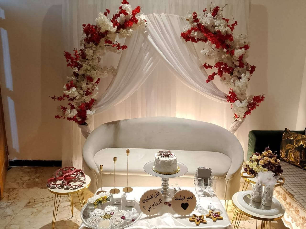 (التميز مع كوشات حسين)🕺💃
&خطوبة 💍 
&حنة  👰🤵
&عرس 🤵‍♂️

*تتكون الكوشة من
*ستائر خلفية بيضاء 🌫
*قوس ورد 🌹 🎈 
*شازلونة كلاسيكية  💺
*طاولة امامية  
* 3 طاولات جانبية 
*تلبسات ذهب عدت اشكال✋🏻🖐
*مرايا 🪞
*قبولات / هل تقبلين ؟ نعم قبلت !⁉️💎
*مغطس🛁
*ستان كيك مع الشوكات و السكين 🍽🎂
*اقداح  للعرسان 🍺🍺
*القران الكريم 📖
*صينية بياضات🍚
*شمعدان🕯
*نشرة ضوئي شلال و انارة 🧬 
( يختلف التزين حسب المناسبه)

للحجز والاستفسار مراسلة  
🤳الصفحة او واتساب(***********)) 📞

 🚚التوصيل بغداد فقط 
    
الفرح الدائم ان شاء الله
