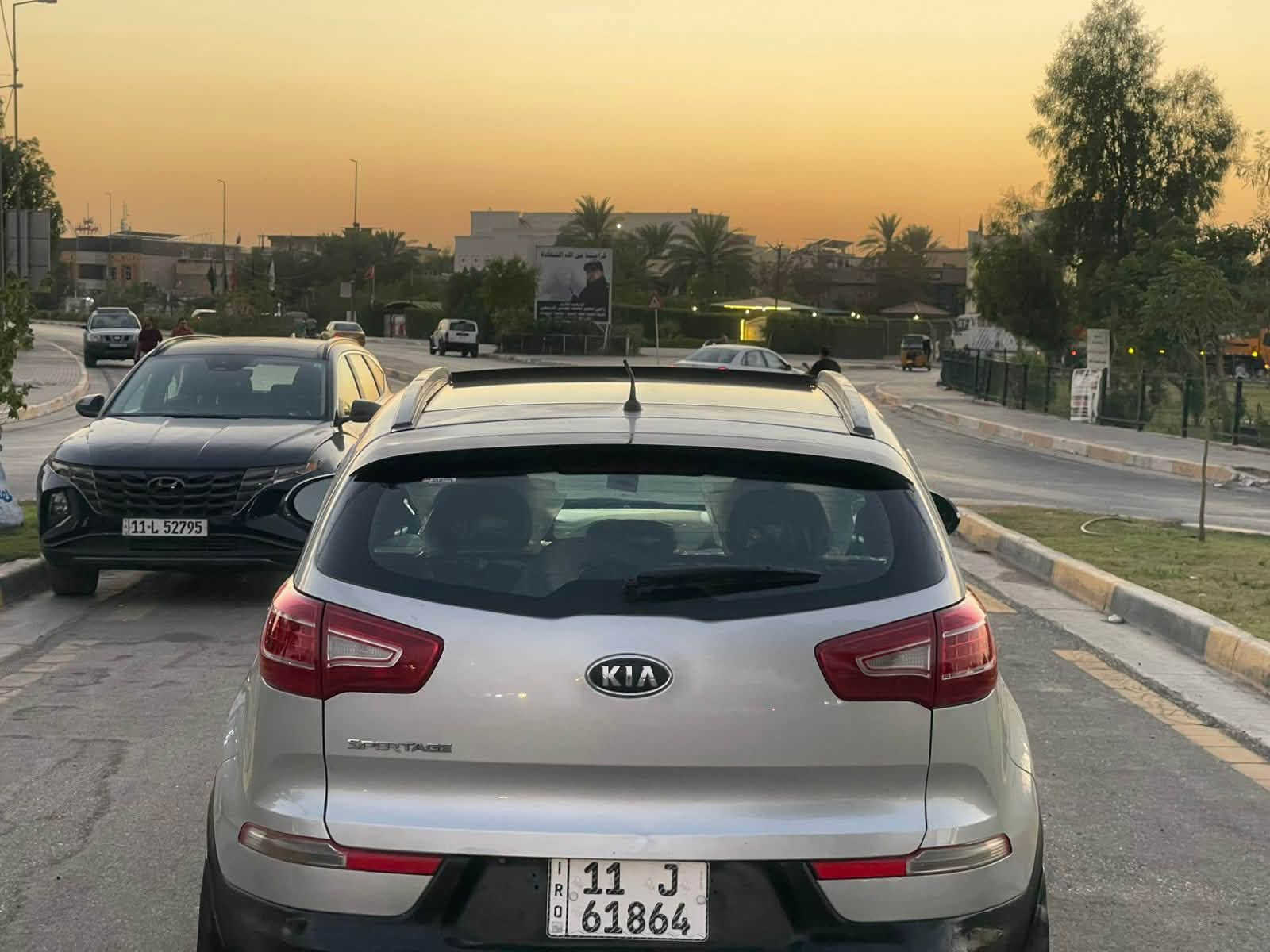 كيا سبورتج kia sportage
(السيارة فووووول مواصفات)

وارد خليجي موديل 2011 

بدون حادث ( فقط مرشوشة صبغ صفحة السايق والبنيد اثر جراد بسيط وعندي صورها قبل الصبغ)

-فتحة (بانوراما)

-اشاير بالمري

-تحكم ستيرن

-كشن كهرباء

-داخل برتقالي واسود

-كشنات جلد

-حساسات دعامية 

-كاميرا بلادية بالمراية

-شاشة

-ويل كب 

-السيارة ماشية 103 فقط

-السيارة ب اسمي (هزة جديدية وسنوية جديدة)

- السعر 110

مكاني بغداد الشعلة

‭***********‬
