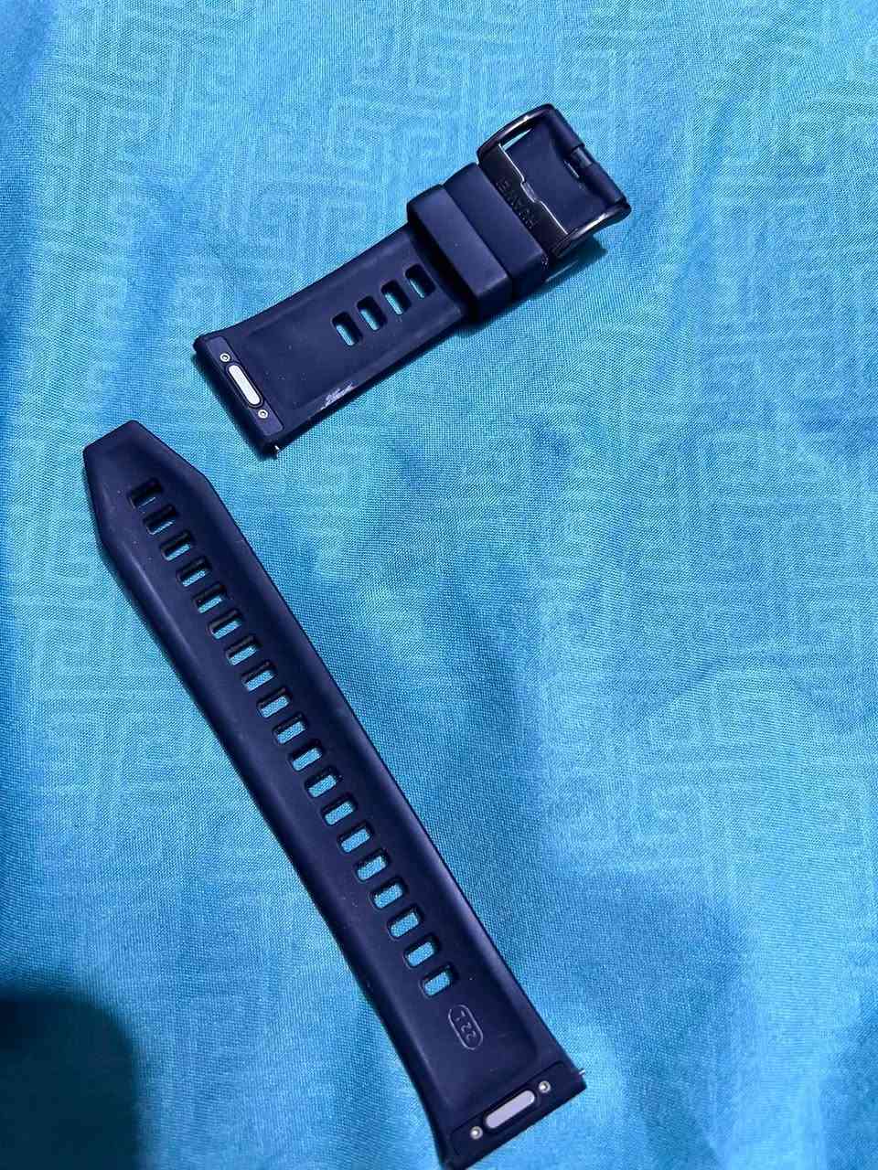 سلام عليكم ساعه ذكيه للبيع  استخدام 6 اشهر ساعه اصليه اخذتها من شركه كامل ملحقاتها كلشي موجود مثل ماموضح بلصوره 

• بطارية تدوم 21 ساعة✅
نظام التمارين الدقيق💪🏻🏋️✅
قياس نبض القلب🩸✅
ميزه تصوير عن بعد✅
خاصيه ايجاد الهاتف✅
مسجل أصوات مكالمات✅

• مكالمات - إشعارات ٧✅
• مقاومة للمياه ٧✅
✅iOS و Android متوافقة مع •
للاستفسار اكثر هذا رقمي ***********
