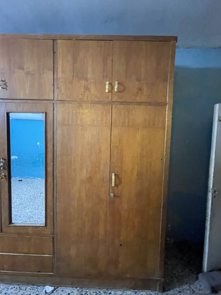 سلام عليكم كنتور صاج للبيع  6ابواب  ضخم السعر  300وبي حك  الجيه
الرقم ***********
