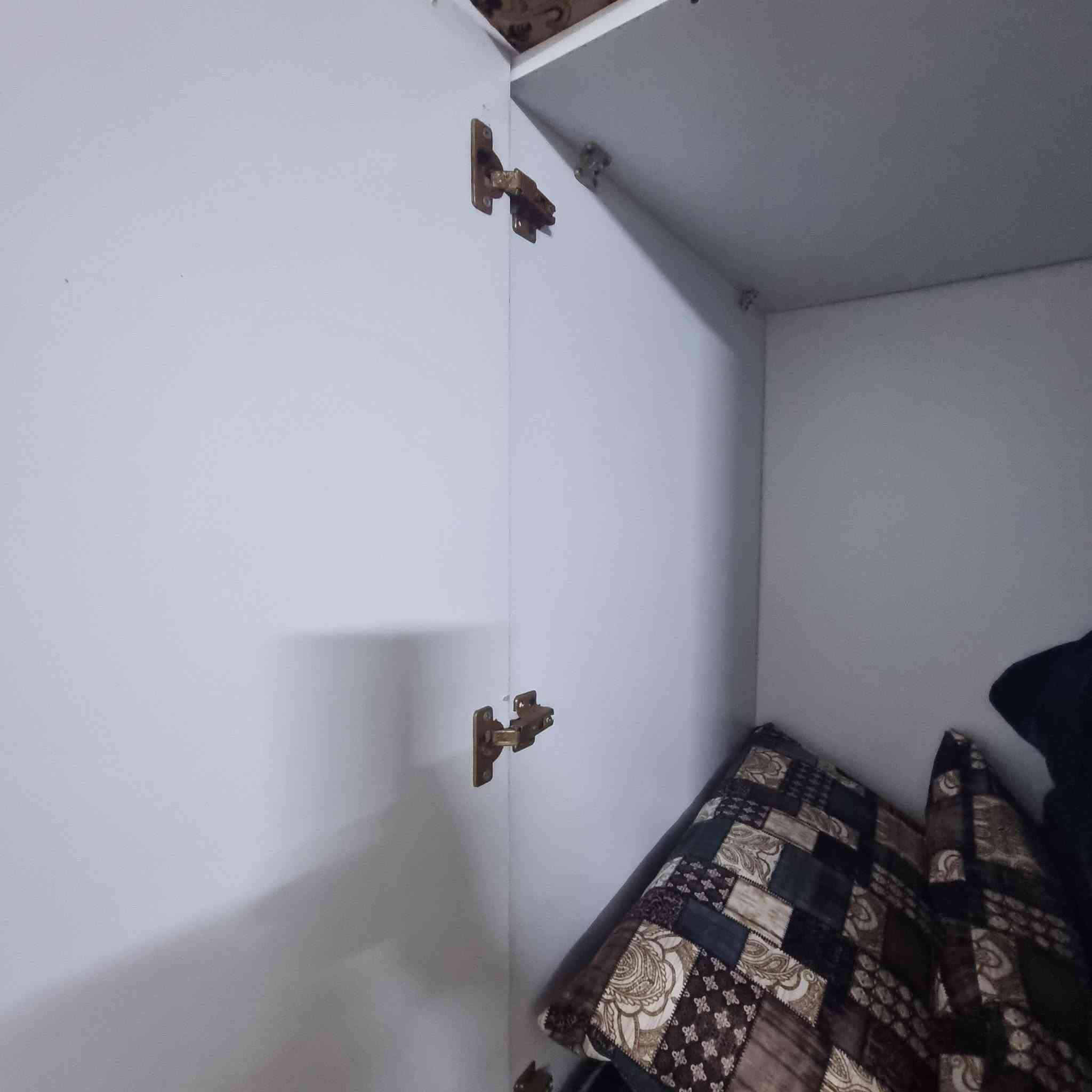 معرز بؤفرؤشتن ***********
