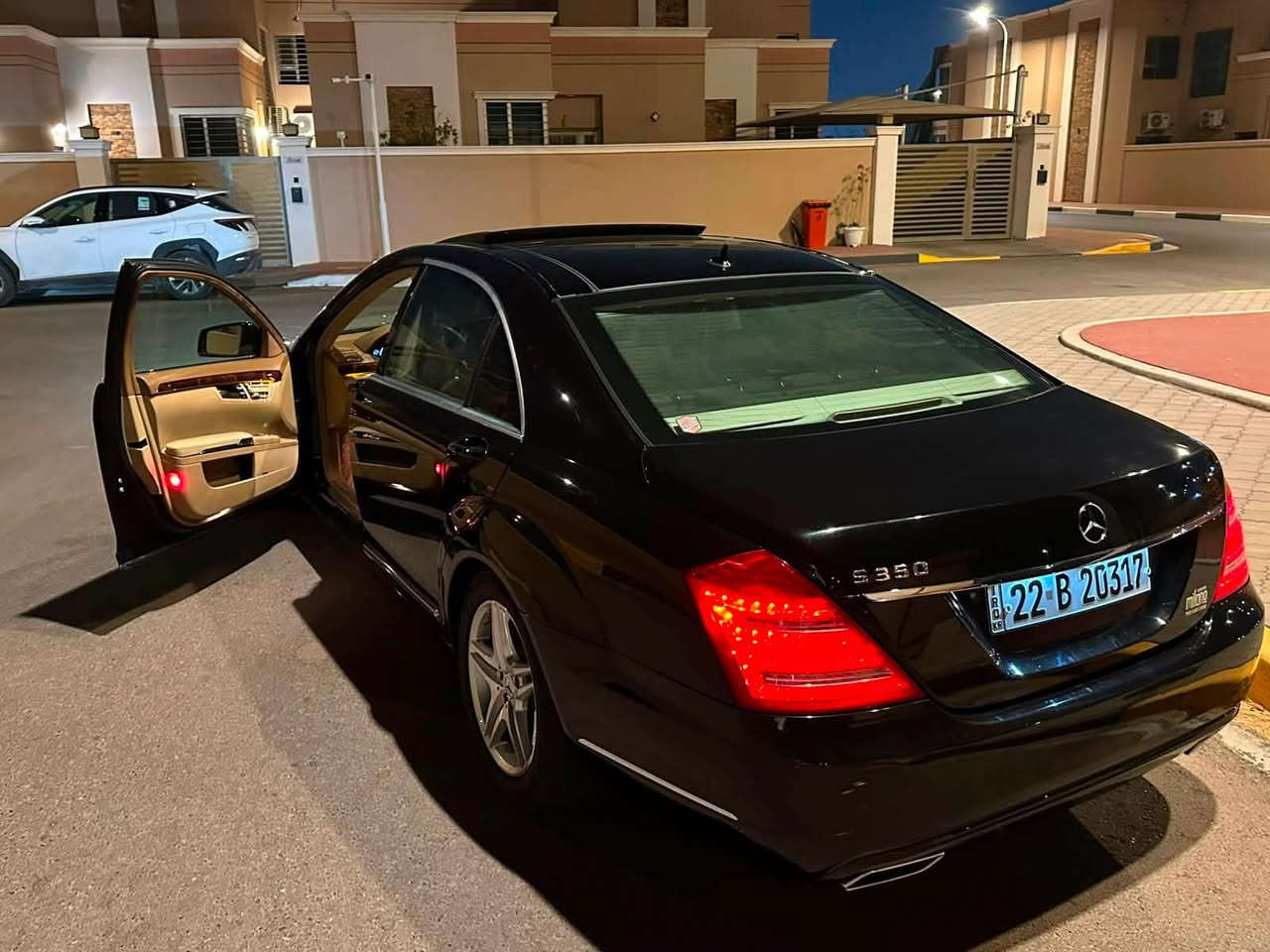 مارسيدس S350 
باب طويل ٦ سلندر محرك المرغوب 
السياره وكاله BCM مكفوله من الضربه و الصبغ 2011 رقم اربيل سنويه وهزه جديده 
باسمي مكانهه البصره فول مواصفات 
صفر مسج ويل AMG وتخم تاير جديد
 وشادلهه منظومه زينون وزرع عدسات اضافيه بيه ثلاجه خلفيه
 وحته هيدفونات  الشركه بيهه موجودات و باقي مواصفات الS المعروفه وغرفتهه بيجي 
السعر 240 $ للبيع او مراوس ب لاندكروز  كاااز حصرااا 
***********
