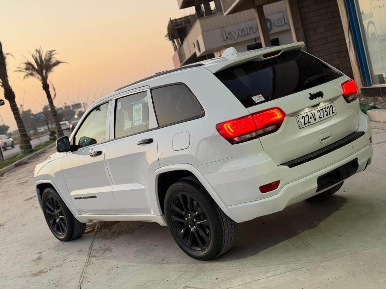 السلام عليكم
جيب 2017 بلاك توب وارد امريكي 
رقم ارييل الدولي الجديد بأسمي 
المحرك: 6 سلندر 3600 🔥
كير محرك لغود شواصي كلها كفالة بدون دواخل
المواصفات:
*3 بصمات 
*شاشة كبيرة 
*كشنات جلد 
*كشنات كهرباء 
*كشنات تدفئة وتبريد 
*حساسات اماميه 
*حساسات خلفيه 
*رادارات 
Auto stop*
*صندوق كهرباء 
*تشغيل عن بعد 
*انظمة قيادة 
*فورويل 
وباقي مواصفات الجيب المعروفة
الصبغ:بيها مكانات صبغ فقط رش بدون معجون ابيع مصبوغه شرط كفاله من كلشي 
السعر: 155 وبيها مجال
الموقع:ديالى بعقوبة 
للاستفسار: ***********
