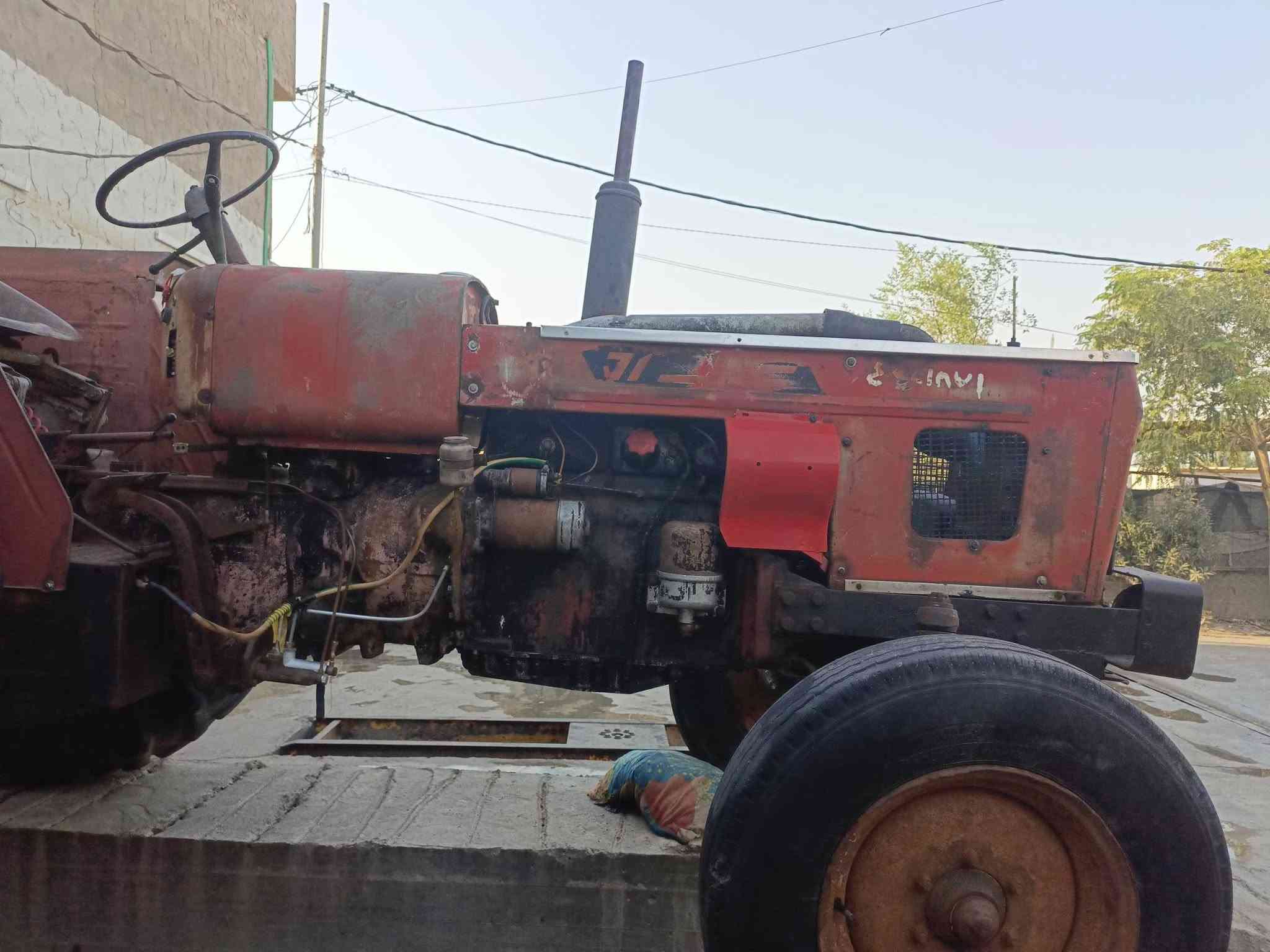 مكينه عنتر للبيع موديل ٨٥ بدون رقم مكينه جاهزه وضع شركه مكينه جاهزه السعر ٤وربع وبيها مجال بس المكينه لحالها ***********...***********
