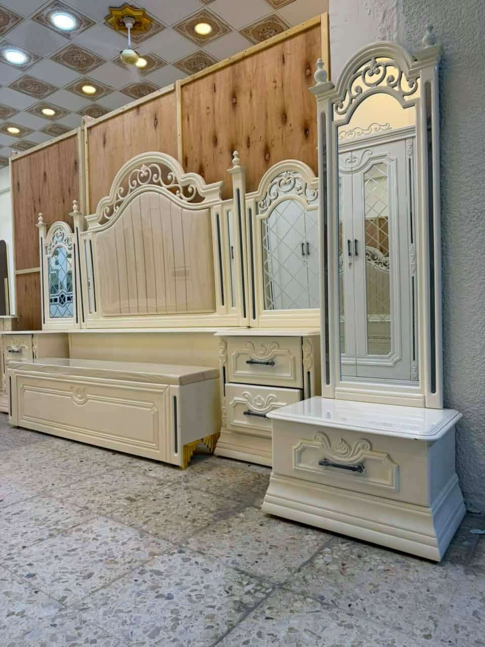 موديل السلطانه

ضمن وجبة الدرجة الاولى 

وضمن وجبة الاصباغ البوية 

اللون اوف وايت 

غرفة 6 ابواب طابق واحد

تتكون من 9 قطعة

السعر 2،900 فقط

الداخل صاج طبيعي 4 ملم

الوجه 12ملم MDF

الظهر چرچوبة شد براغي 

القاعدة بلوك صاج السقف بلوك صاج

كل الغرفة قواطع المجرات بلوك بورد سكك حديد درجة أولى 

السرير ٦ ارجل ثقيل 

شازلون وطابورية  

مرايا قيافة إضافية 

ارتفاع الكنتور 240سم

عرض الكنتور 320سم

عرض زاوية الملابس 116سم

‏العنوان محافظة بغداد / بغداد الجديده خلف جامع السامرائي شارع النجارين

‏التوصيل والشد مجاني إلى جميع محافظات العراق
 الاستفسار والحجز //***********
