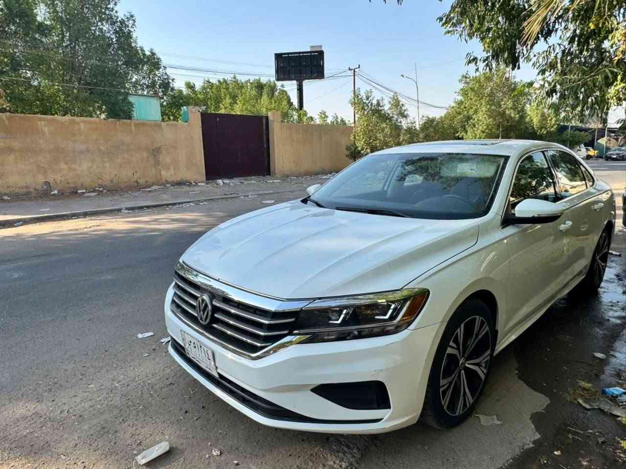 السلام عليكم 
باسات 2021 se للبيع 
ماشية 40mi 
سلايد 
داخل قرميدي
رادارات امامي وجوانب 
بصمة 
كشنات تدفئة 
وباقي المواصفات المعروفة مال باسات 
صبغ  4 قطع 
سونار موجود بالصور 
السيارة معوقين بعد سنتين تنفك
تاخذ وكالة عامة باسمك 
السعر 10300$ 
مكانها بغداد الشعب 
***********
