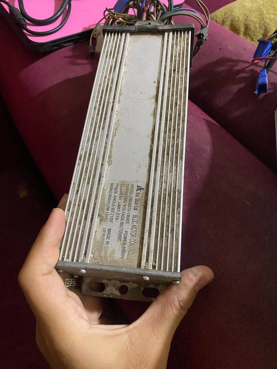 ويرهم ع كل الدراجات عقل ستوته وبكيب
اني مفصخهن بيدي 72v ويشتغل ع 60v

يعني 5 بطاريات او 6 بطاريات

اقتصاديات ميسحبن هواي

سعرهن ثنينهن 50 الف 

يتوفر توصيل لكل المحافظات

*********** للتواصل واتساب

او على الخاص
