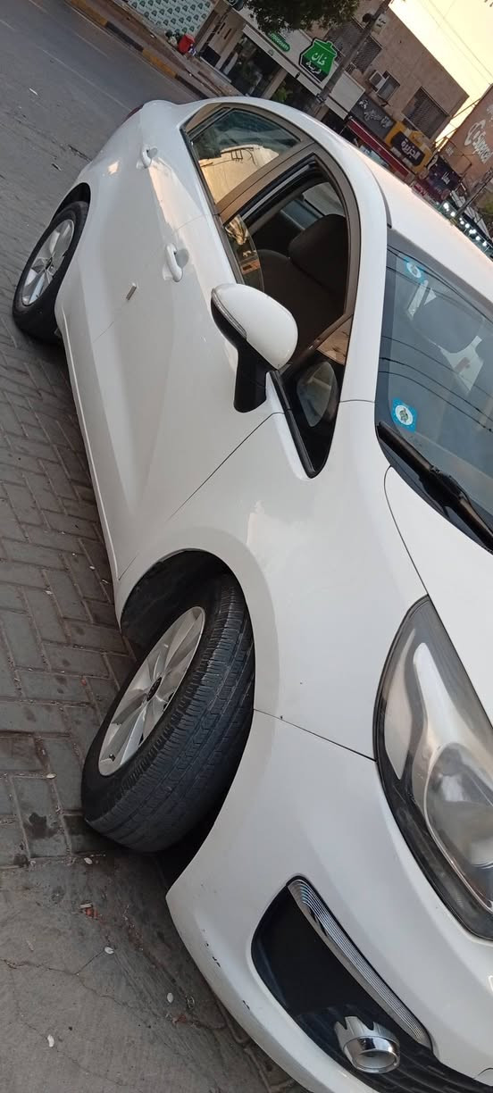سلام عليكم شباب KiA Rio 2016 ماشيه 91 كيلو سياره جديده كلش مفوله كلتله ماعدا تبديل جاملغ امامي بدون اي داخل كير محرك تبريد ثلج مامفتوح برغي بيه مكاني بغداد هزه وارقام وسنويه جدد بسميالعامريه السعر 98 وبيه مجال بسيط  مكاني بغداد العامريه
