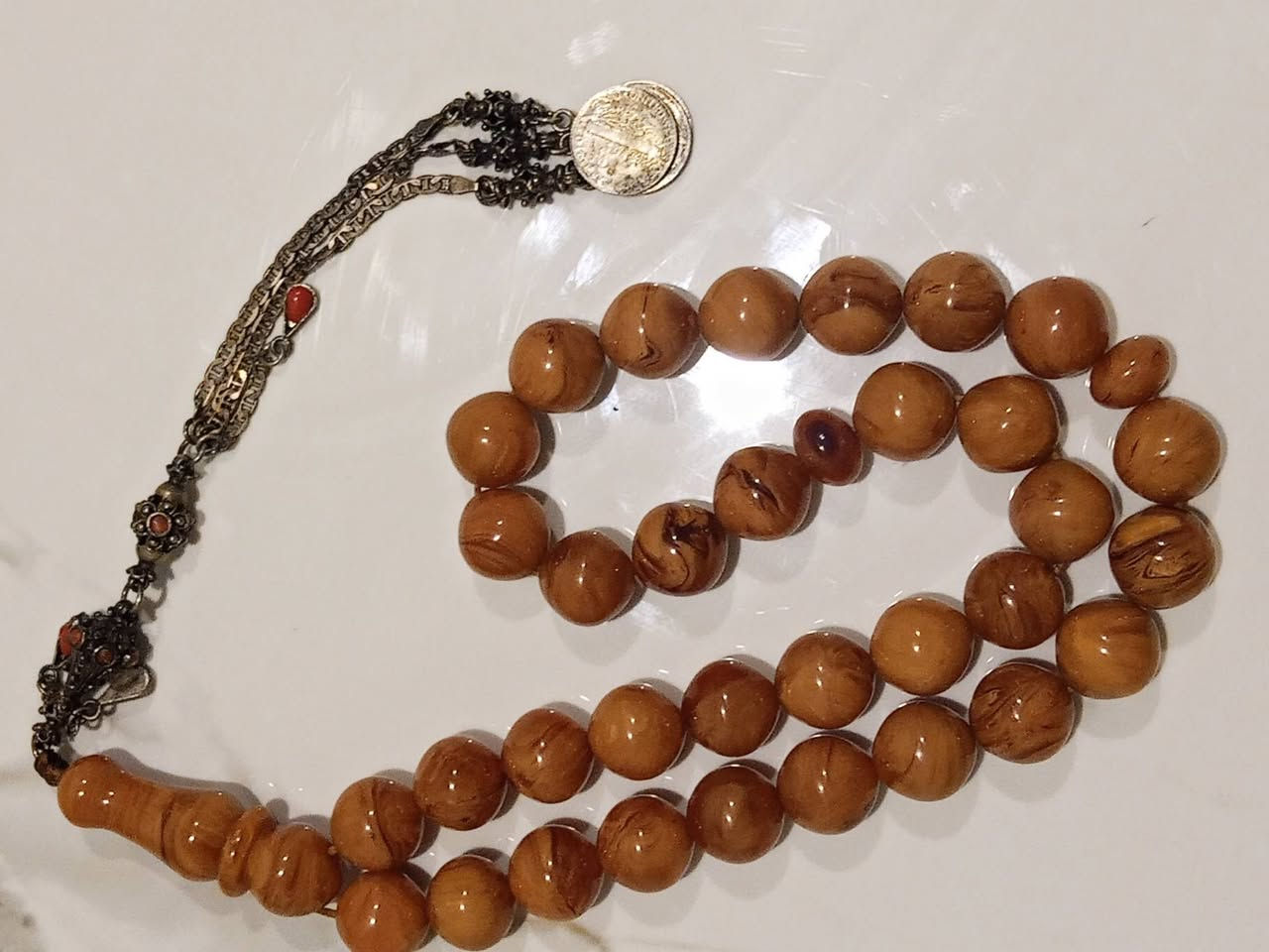 السلام عليكم 
سبح عدد 3
الصفره سندلوس الماني قديم مع فواصل وكركوشه فضه 
السبحه الثانيه سندلوس باكستاني قديم ضخمه مع كركوشه فضه حلبيه انتيك
السبحه الثالثه سندلوس زيوت الماني مع كركوشه فضه حلبيه انتيك ضخمه
للاستفسار 
*********** متوفر واتساب

