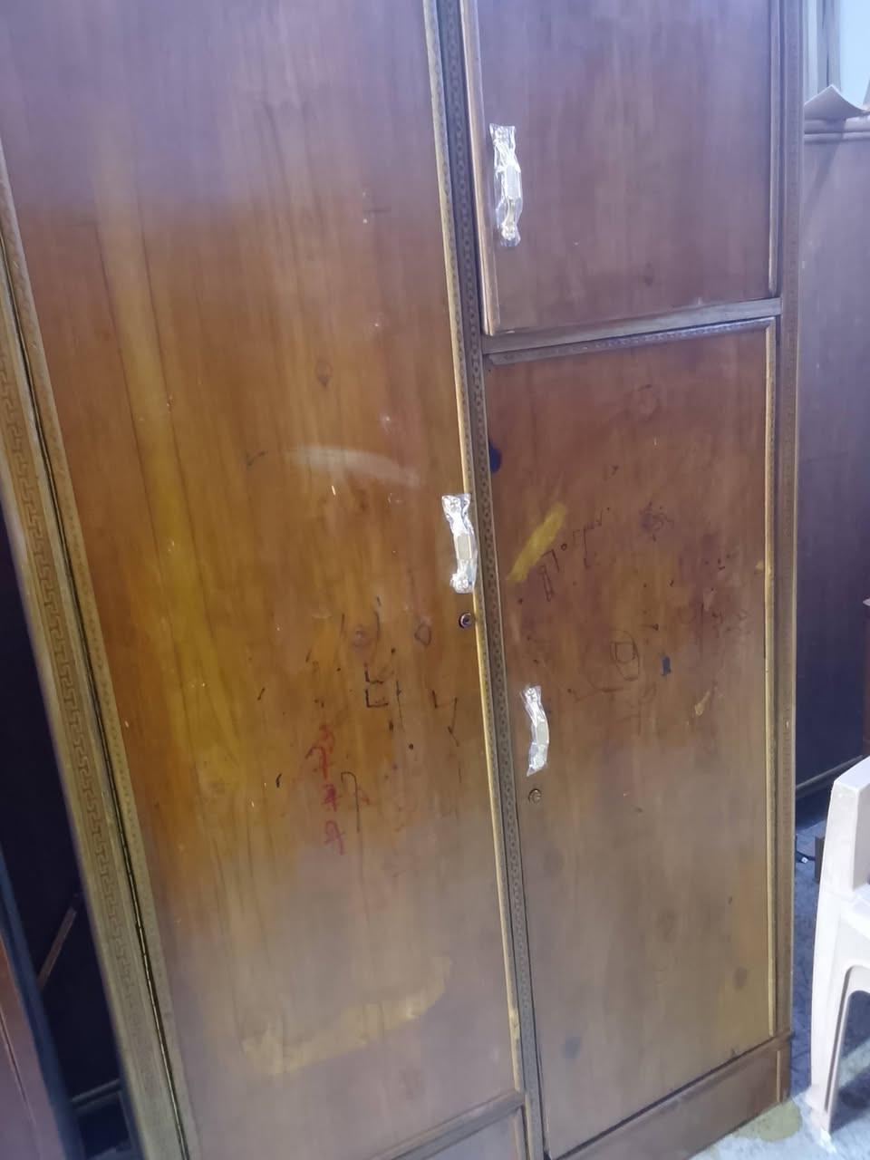 انتباه..انتباه..تصفيه محل جوه السوك 
كنتور ٦ باب صبغ تليمع يدات..١٧٠.  الف بس 
كنتور ٣ باب صبغ تليمع يدات..١٠٠. الف 
كنتور 2باب ملحق صبغ يدات تليمع..١٠٠
كنتور ٥ باب صبغ تلميع يدات....١٢٠. الف 
جربايه نفر..٢٥.  الف 
بوفيه..صبغ تلميع يدات ...٧٥.  الف 
الزعفرانيه شارع الكهرباء قرب غذائيه ابو علي منزليه 
مجاور صيدليه نبع الخير..***********
