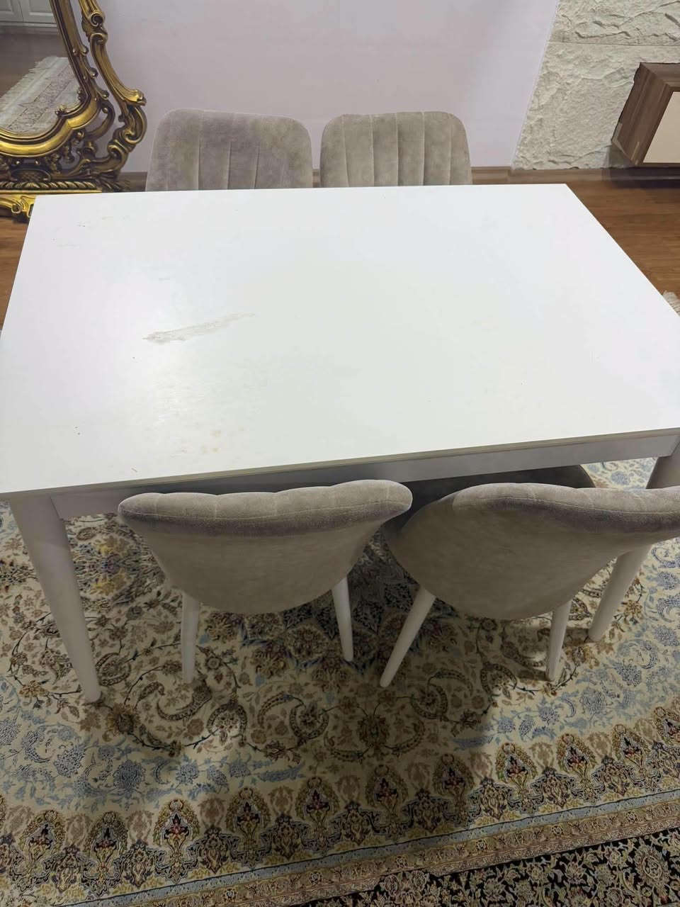 طاولة و٤ كراسي • بلا عيب • أربيل