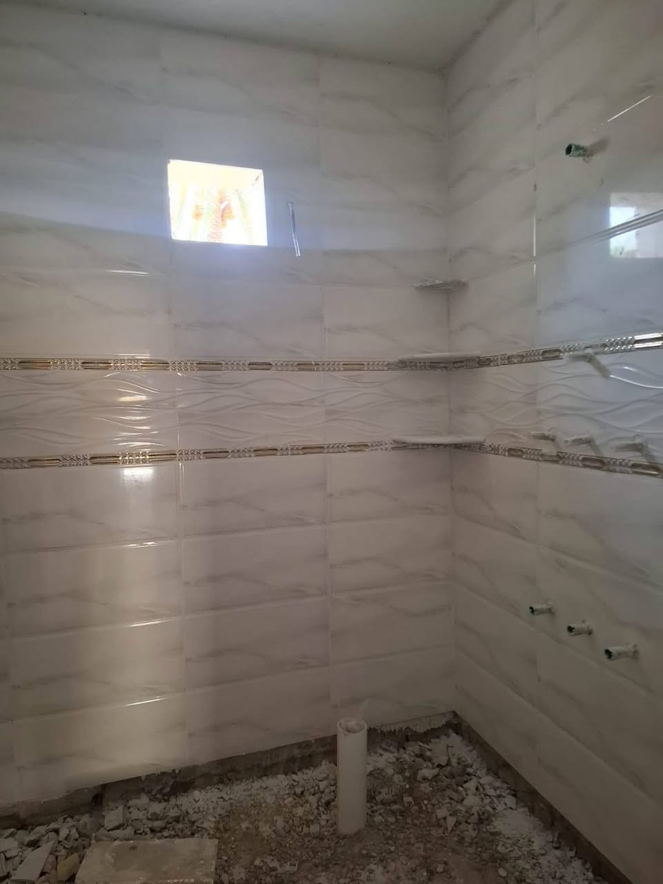 هذا من رزق ربي الحمد لله . خلفه سيراميك متفرغ حاليا اعمل في كافه مناطق المقداديه شغل درجة اولى واسعار جدا مناسبه لتواصل على هذا الرقم ***********  🌹
