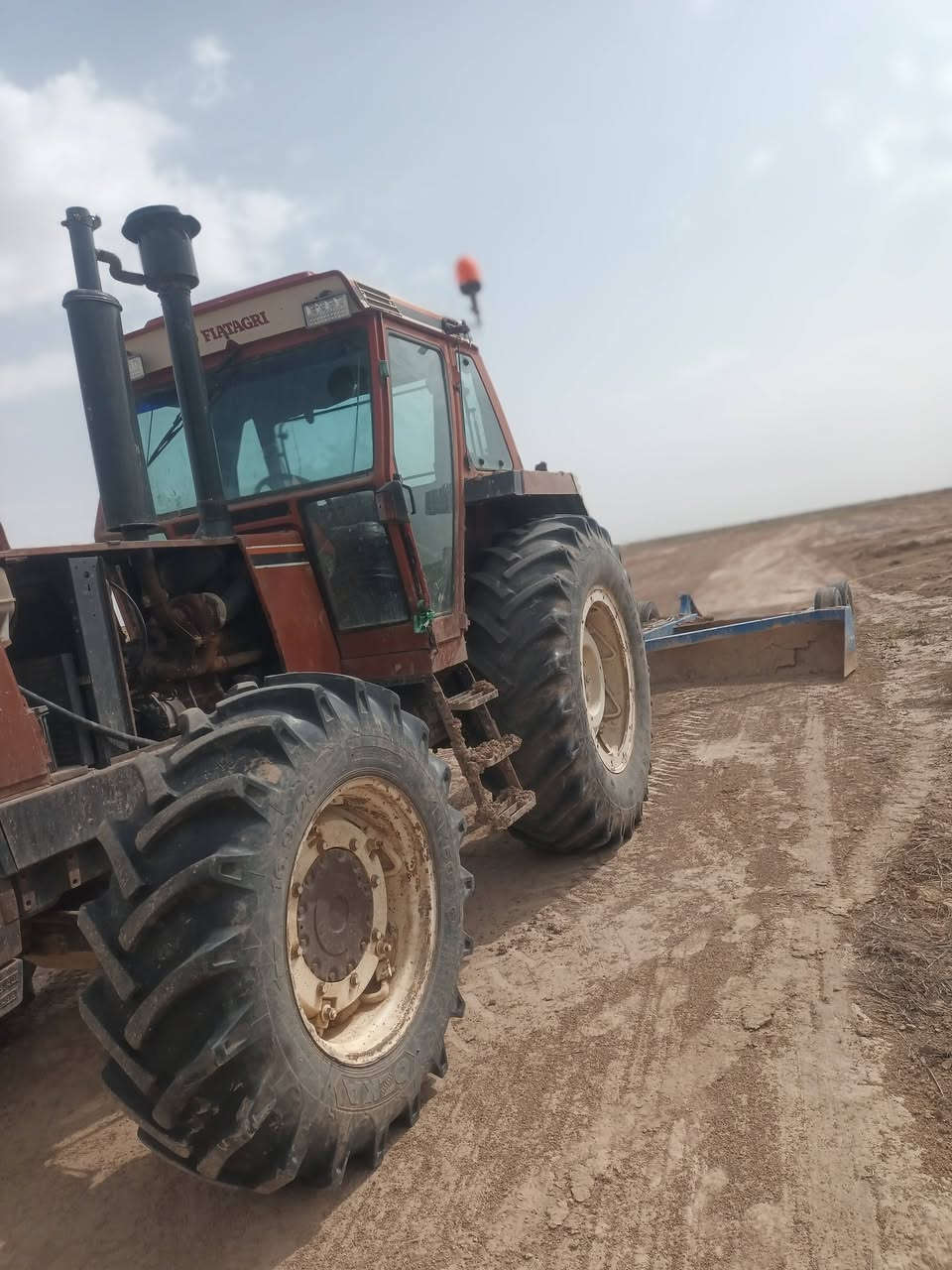 سلام عليكم فيات البيع حجم 140 وياهه دسك وفدان/***********
