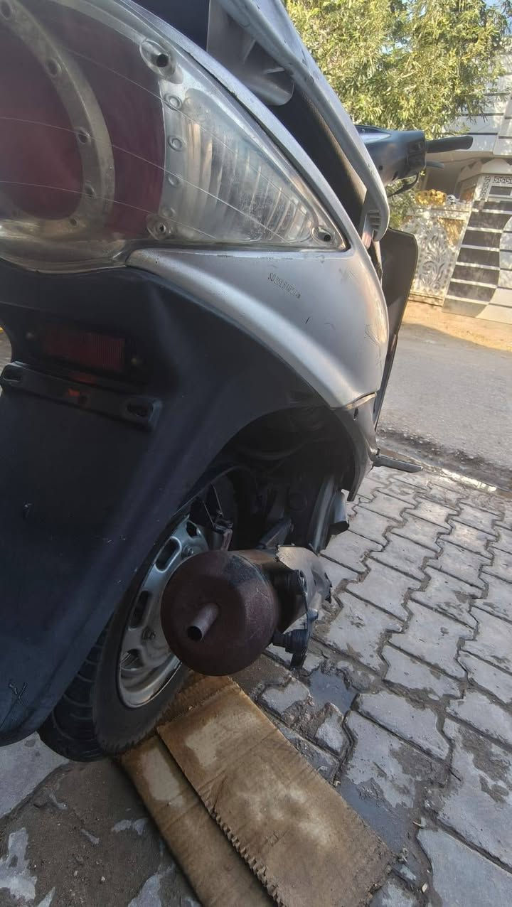 كامكوG4 دراجة كامله من كاشي وبلاديه برغي واحد ممفتوح شرط سلف وهندر ودبلات كلهن جديدات والدارجه مصارلي شهر من نزلتها من الخان كلشي معايزة ابددد شغل واطلع سعر625وبيها مجال بسيط للشراي مكاني نجف كوفه شارع المعمل
رقم***********
