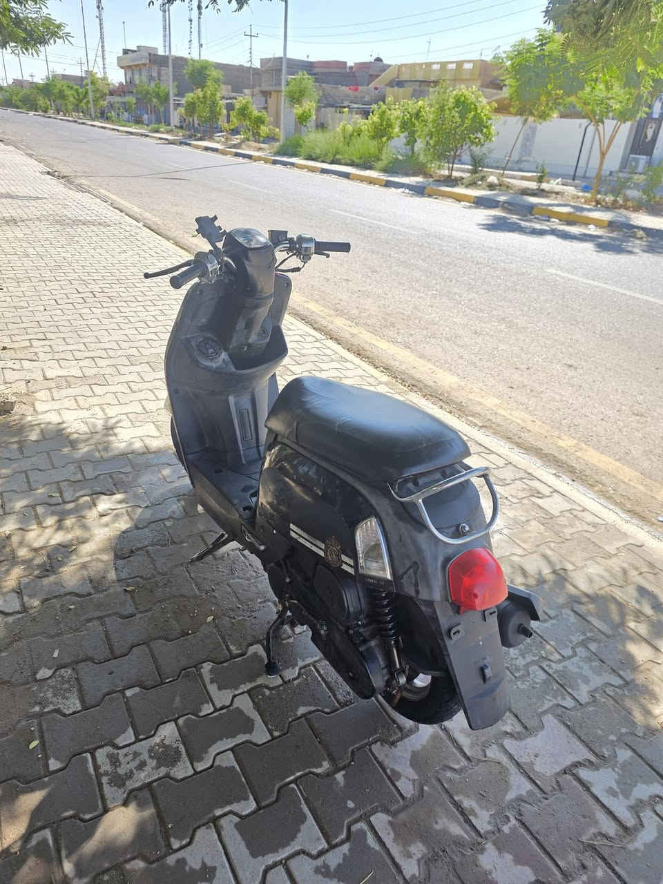 السلام عليكم دراجة ماكس بوليس كامله مابيها نقص كلها شغاله مكينه بلاديه للبيع سعر ٥٥٠ وبيها مجال مكاني ديالى قرب تقاطع قدس ***********

