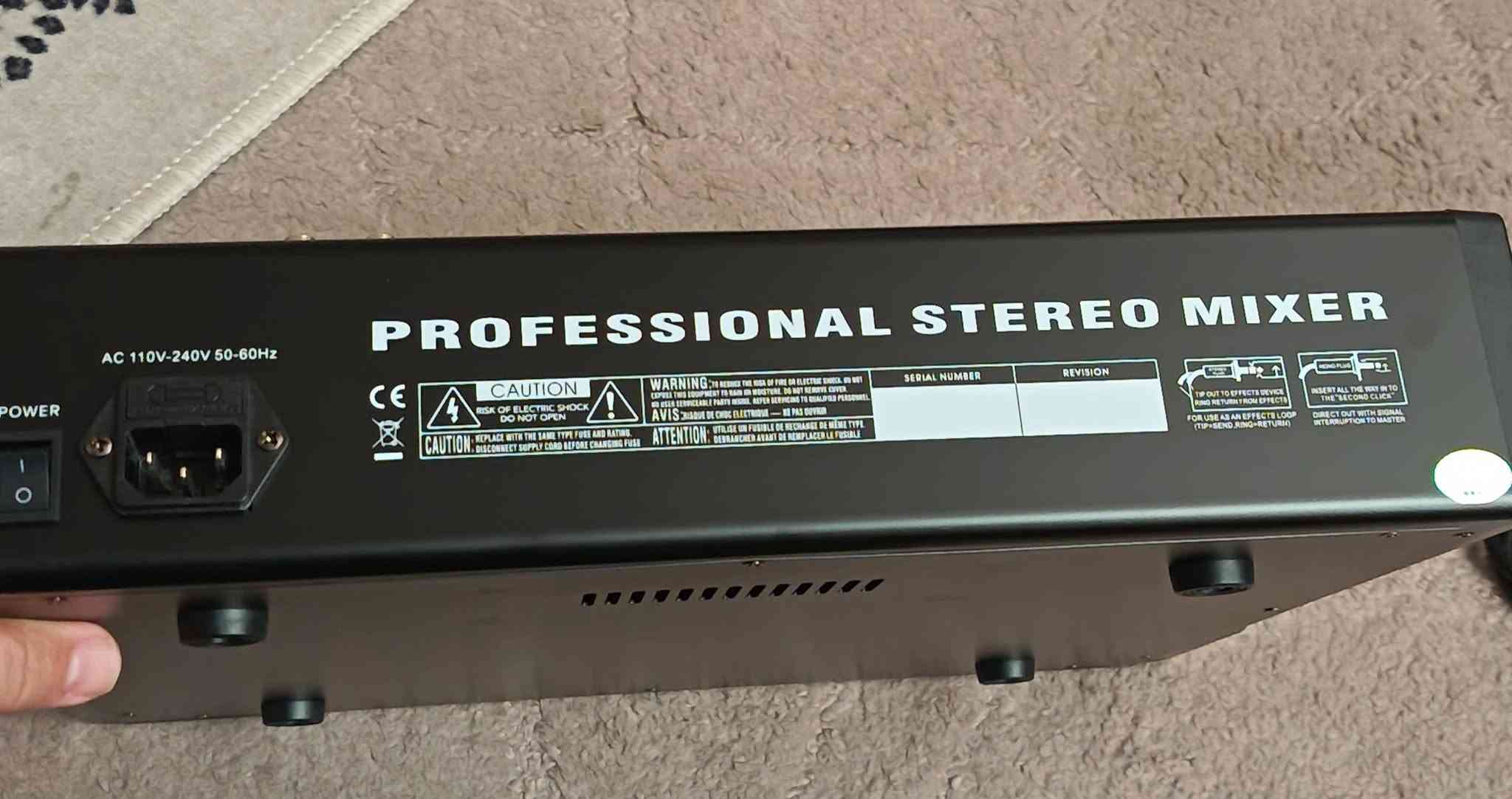 مكسر صوت احترافي (Professional Audio Mixer) بـ 8 قنوات من ماركة DGNOG (موديل GT08S)، ويتميز بدعم تشغيل البلوتوث، ومنفذ USB، و99 تأثيراً رقمياً للصوت (DSP Effects)، مع طاقة وهمية 48 فولت (48V Phantom Power) ومناسب للاستخدام في الاستوديو والحفلات.أبرز مميزات الجهاز:عدد القنوات: 8 قنوات إدخال مع منزلقات تحكم (Faders) منفصلة لكل قناة.المؤثرات والاتصال: يحتوي على شاشة عرض صغيرة، معالج مؤثرات صوتية DSP، وتوصيل USB/Bluetooth.
التواصل عالخاص او واتساب ***********. يوجد توصيل لكل المحافظات.
مكسر صوت احترافي (Professional Audio Mixer) بـ 8 قنوات من ماركة DGNOG (موديل GT08S)، ويتميز بدعم تشغيل البلوتوث، ومنفذ USB، و99 تأثيراً رقمياً للصوت (DSP Effects)، مع طاقة وهمية 48 فولت (48V Phantom Power) ومناسب للاستخدام في الاستوديو والحفلات.أبرز مميزات الجهاز:عدد القنوات: 8 قنوات إدخال مع منزلقات تحكم (Faders) منفصلة لكل قناة.المؤثرات والاتصال: يحتوي على شاشة عرض صغيرة، معالج مؤثرات صوتية DSP، وتوصيل USB/Bluetooth.

نص مكتوب في الصور:
- PROFESSIONAL STEREO MIXER
- AC 110V-240V 50-60Hz
- POWER
- Switch
- Power interface