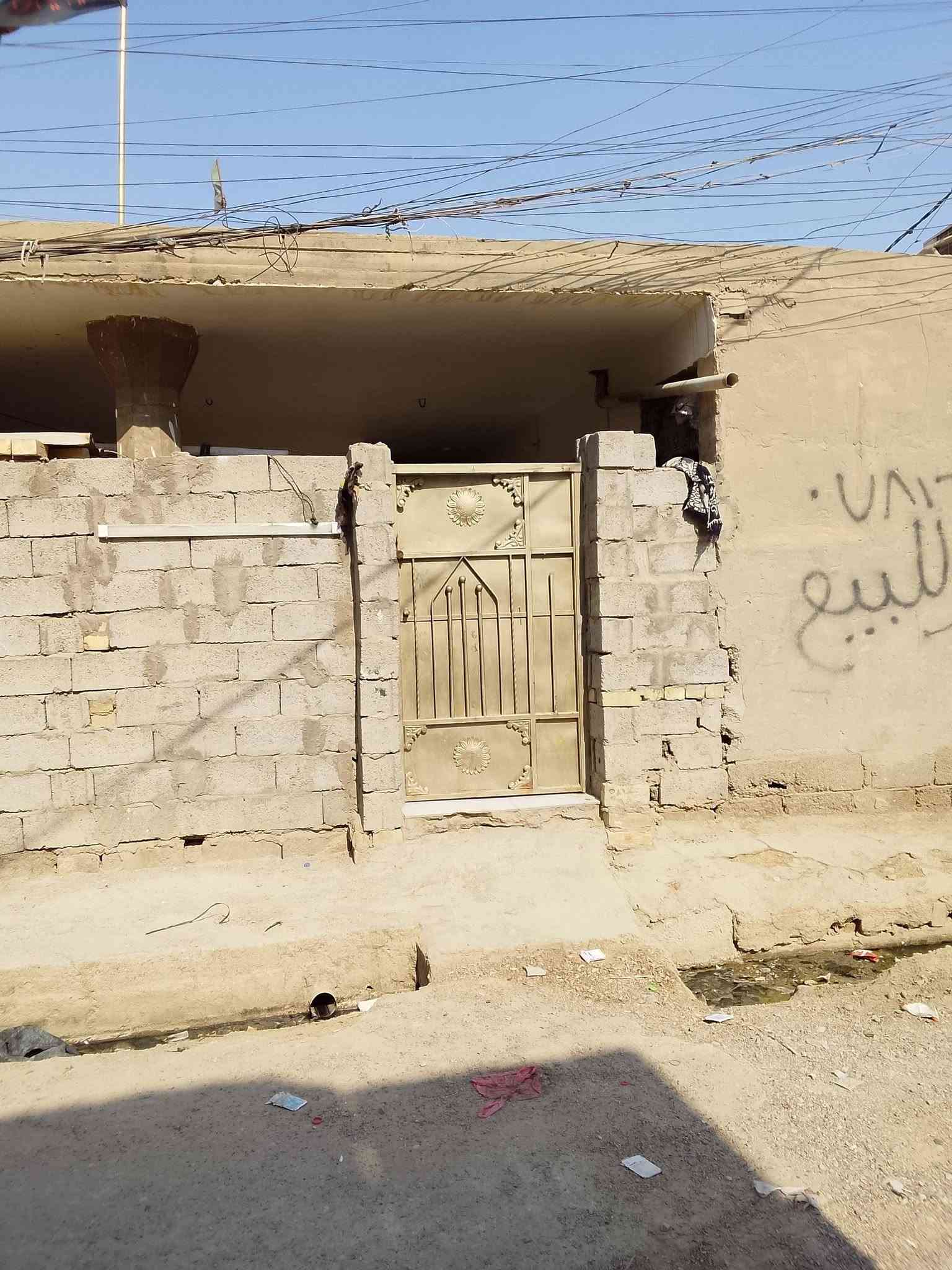 السلام عليكم بيت للبيع مساحته 100 متر مربع مقابيل الصوره مال محمد الصدر اللي يريد يراسلنا على الخاص على الرقم يتصل‏‪***********‬‏

