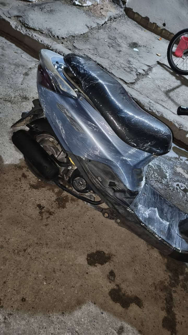 السلام عليكم بريز نضيفه وخير من الله دراجة نكره وختم واحد بلاديه نقص باتري وبوبرينات اكسن سعر 450وبيه مجال بسيط رقمي ***********
