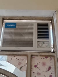 غرفه نوم بيها خدوش ويدات نقص نص عمر سعرها 300 وبيها مجال /  مكيف مشتغل...