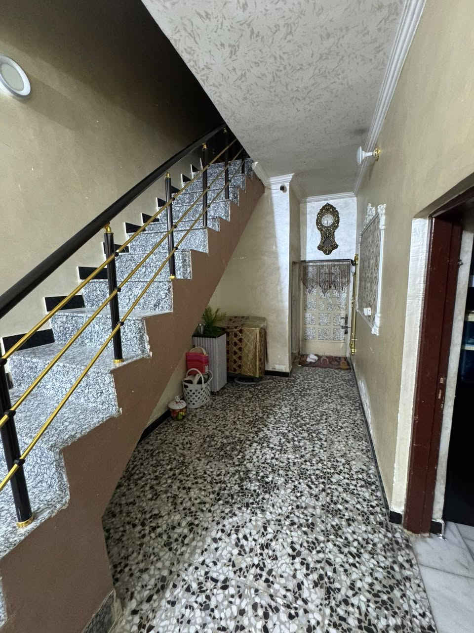 بيت • ٨٥م • واجهة ٦ وربع