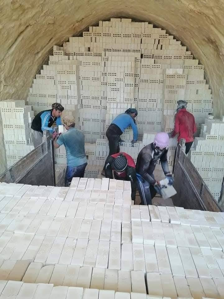 ***********

نص مكتوب في الصور:
- سكله ابراهيم
- الفرع الاول بغداد جديده
- فرع الاثاني رستميه
- سكس رمل احمر ٢٥٠
- سكس رمل اسود ٢٢٥
- سكس حصو دياله ٢٧0
- سكس سبيس ٢٢٥
- تك رمل احمر ١٤٠
- تك حصو ١٤٠