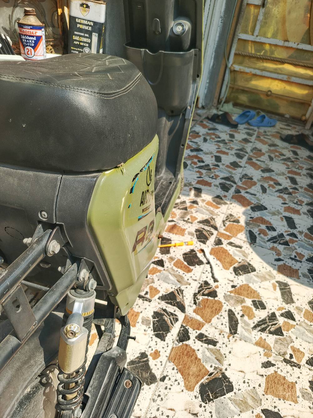 دراجه ار ٩ ولي بطاريات جديد لون زيتوني طافي كامله غراض بلاد مديل٢٠٢٤ وسعر٤٠٠بيه مجال بصيط
