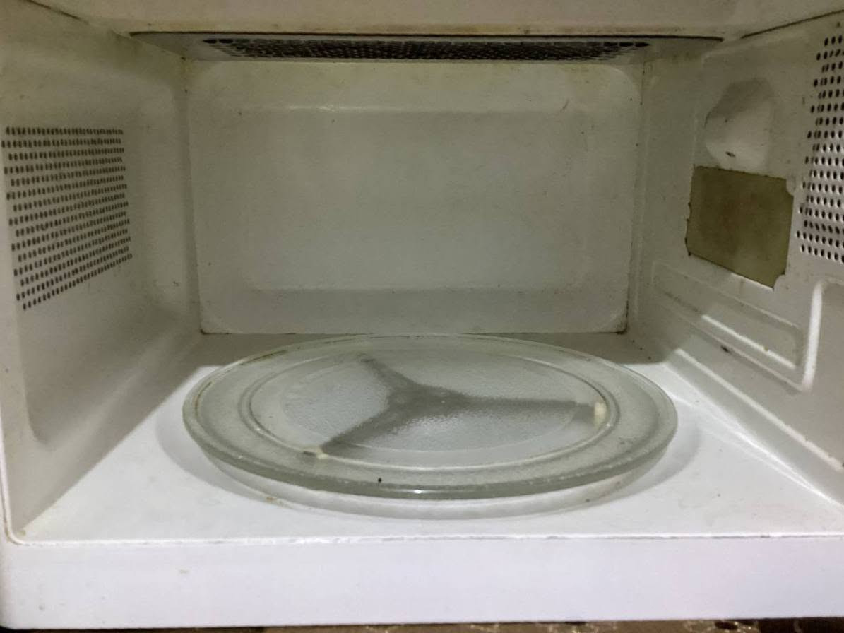 السلام عليكم متوفر للبيع مايكرويف أو ميكرويف كوك وركس Cook works الاصلي  مستعمل يشتغل السعر 45 الف وبي مجال 
ومتوفر تلفزيون كونكا KONKA THUNDER
حجم كبير يشتغل السعر 25 وبي مجال
للاستفسار  مراسلتي ع الخاص او الاتصال ع الرقم ***********
