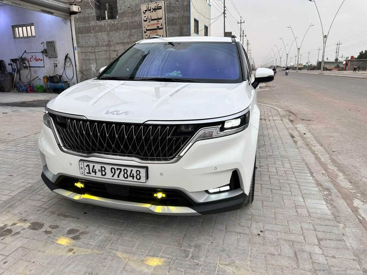 كيا كرنفال 2023.وارد كوري
بانزين فقط بيها 3 قطع صبغ 

بدون تبديل ماشيه 52. استيراد شخصي ويل 18. 

ابيض صدفي 9. راكب. 4 كامرات بيبان كهربائي 

حساس امامي خلفي لد امامي  رقم بصره 

خلقي تحكات شاشة كبيرة الداخل اوف وايت 

سعرها 270. مجال شي بسيط السيارة موجوده بل 

بصرة لامشتغه بخط ولا شي مجرد منن دوام للبيت
 
***********وسام
مكلف بل نشر
